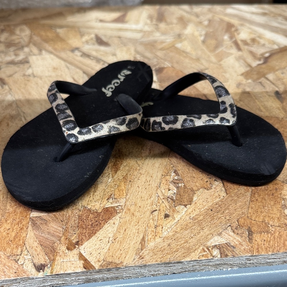 Reef Leopard Print Flip Flops size 7/8 toddler